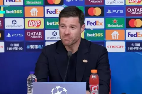 ألونسو يحسم جدل مستقبله مع ريال مدريد.. وحقيقة أزمة غرفة الملابس